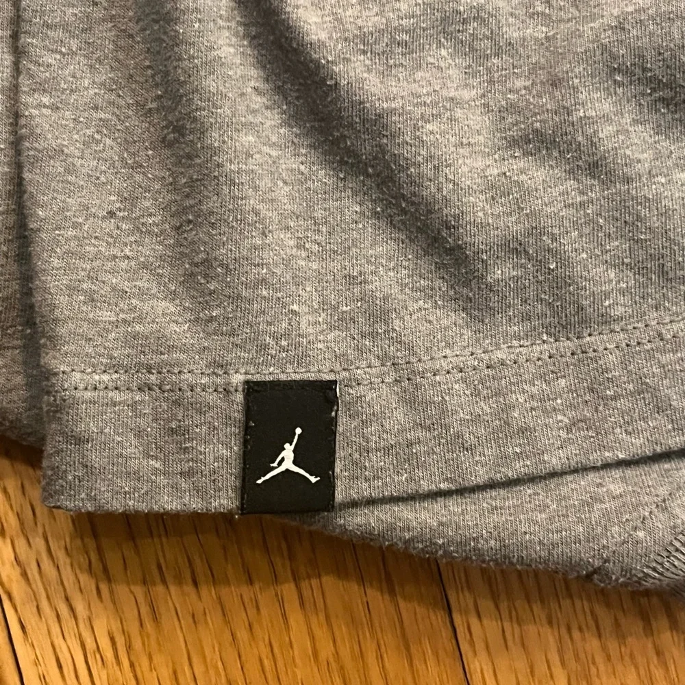 Air Jordan Mens Size Small Sorry Graphic Crew Tee Gray Shirt